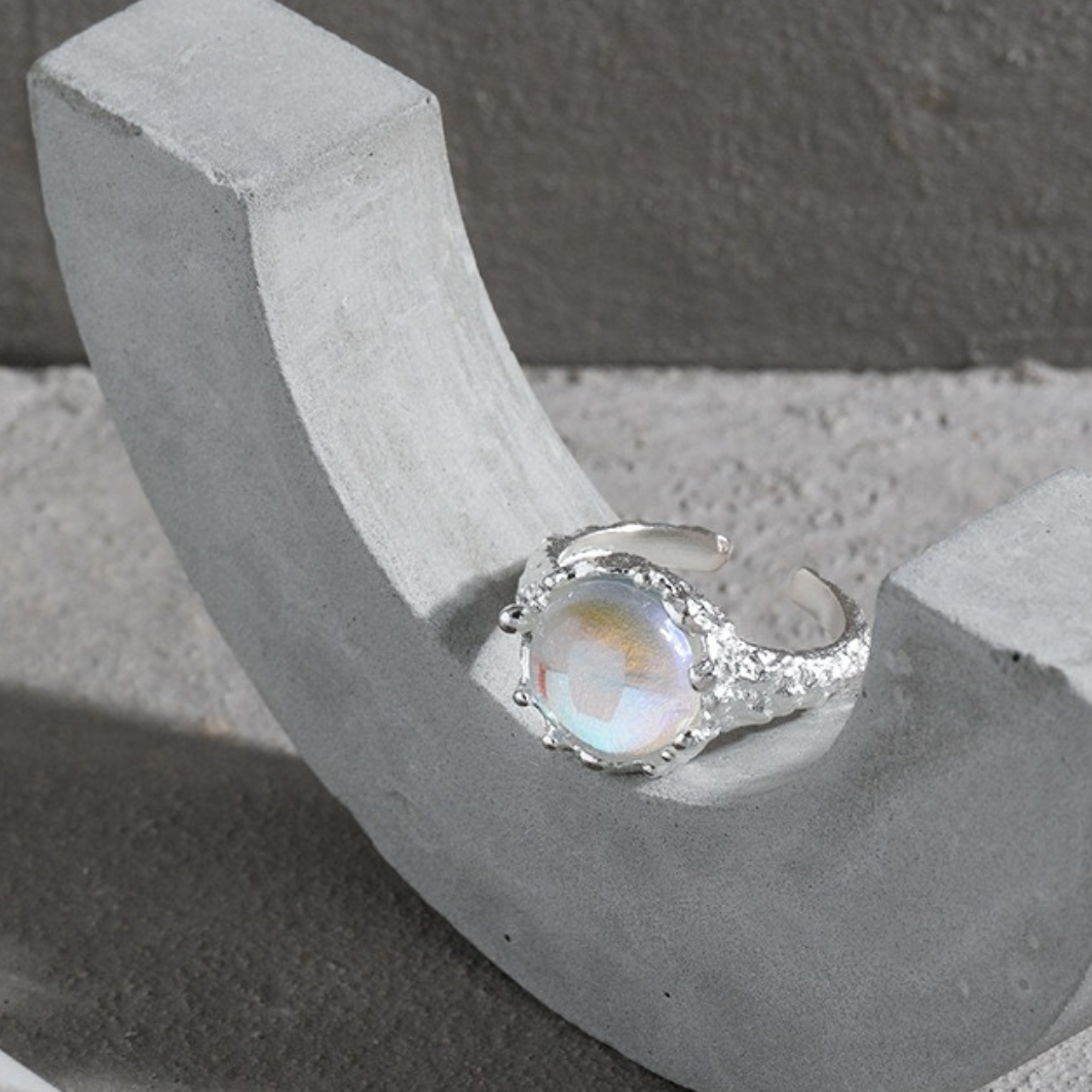 Anillo de piedra lunar