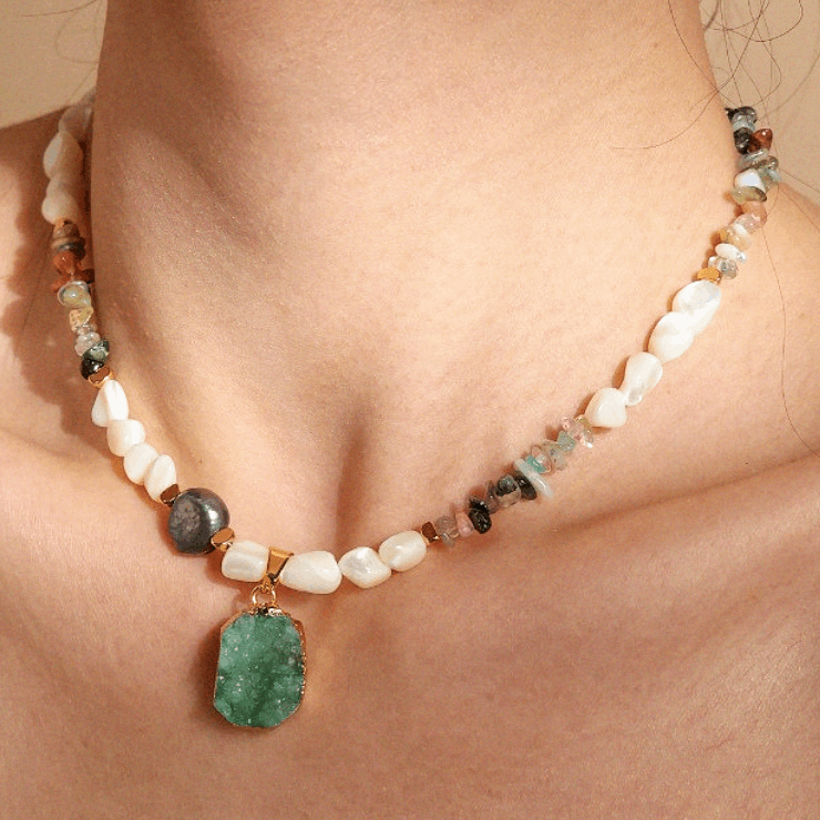 Green Natural Stone Shell Necklace